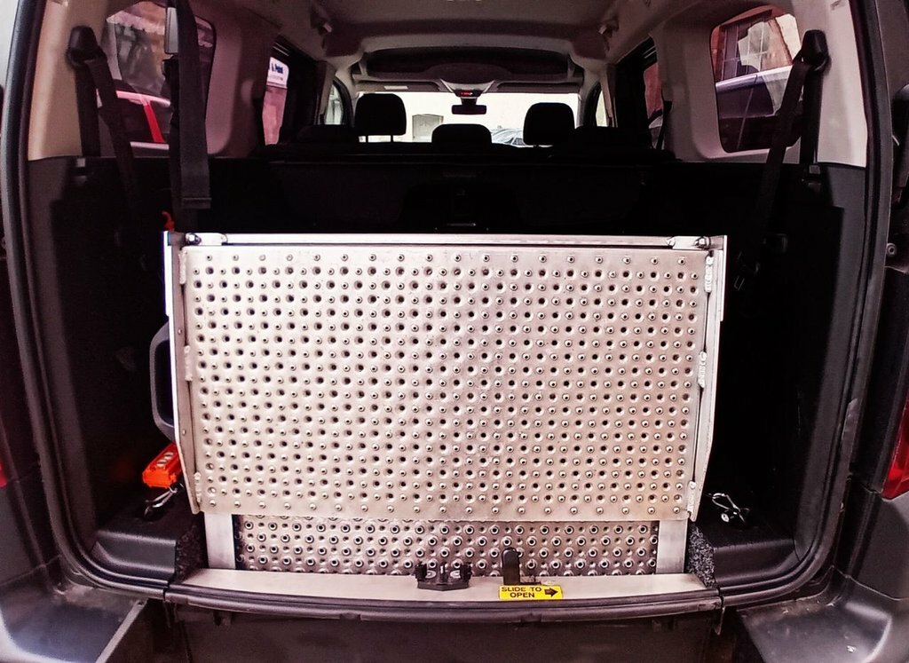 Citroen Berlingo 1.5L Feel NK21CPO Black #4