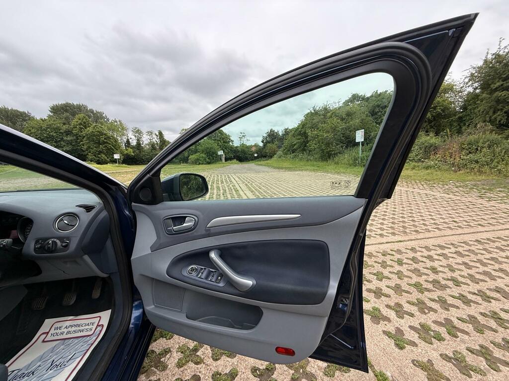 Ford Mondeo Titanium X #32