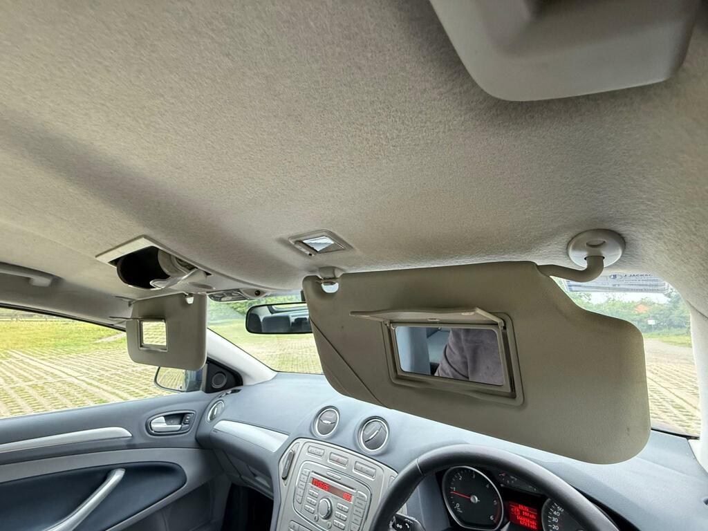 Ford Mondeo Titanium X #40
