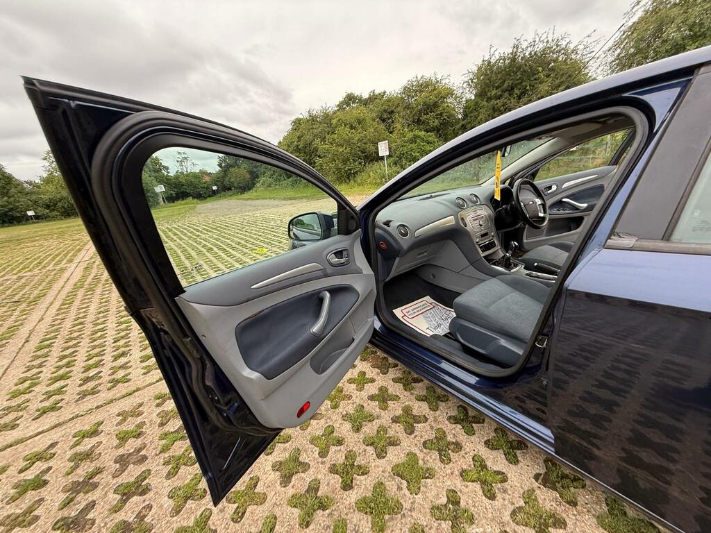 Ford Mondeo Titanium X #24