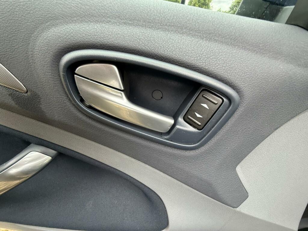 Ford Mondeo Titanium X #21