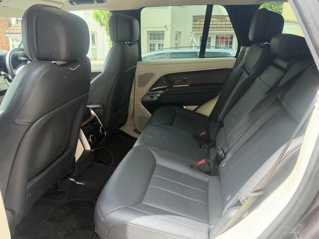 Land Rover Range Rover 3.0 D300 Hse White #6