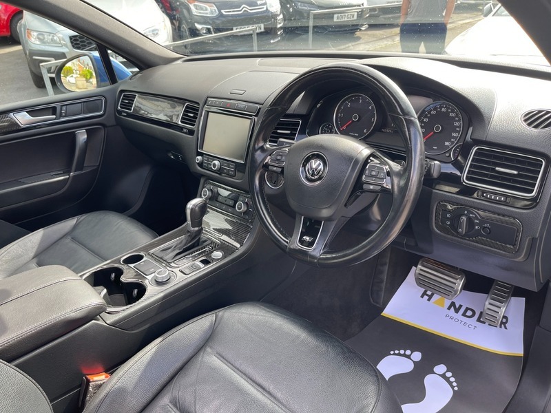 Volkswagen Touareg 2016 16 3.0 White #24