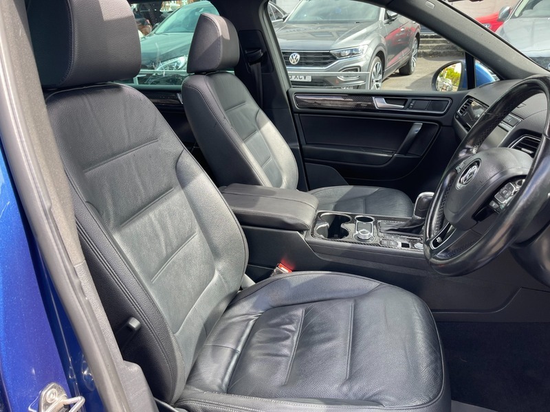 Volkswagen Touareg 2016 16 3.0 White #28