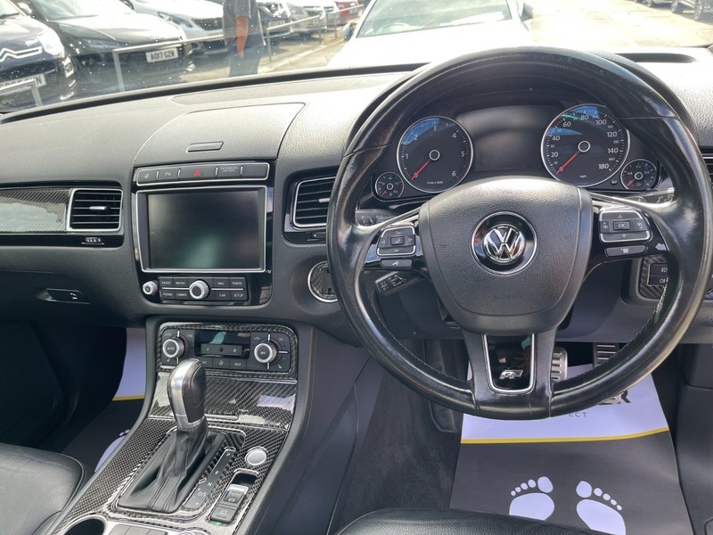 Volkswagen Touareg 2016 16 3.0 White #27