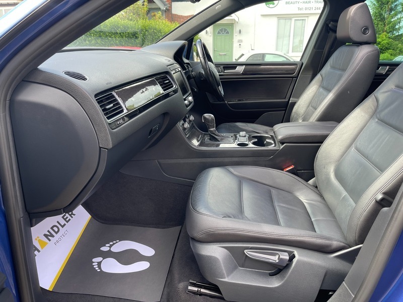 Volkswagen Touareg 2016 16 3.0 White #32