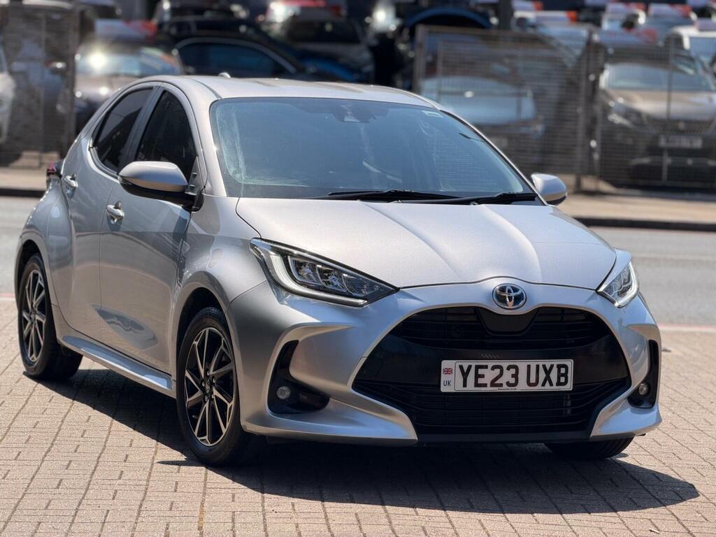 Toyota Yaris Hatchback 1.5 Vvt-h Design E-cvt Euro 6 Ss Silver