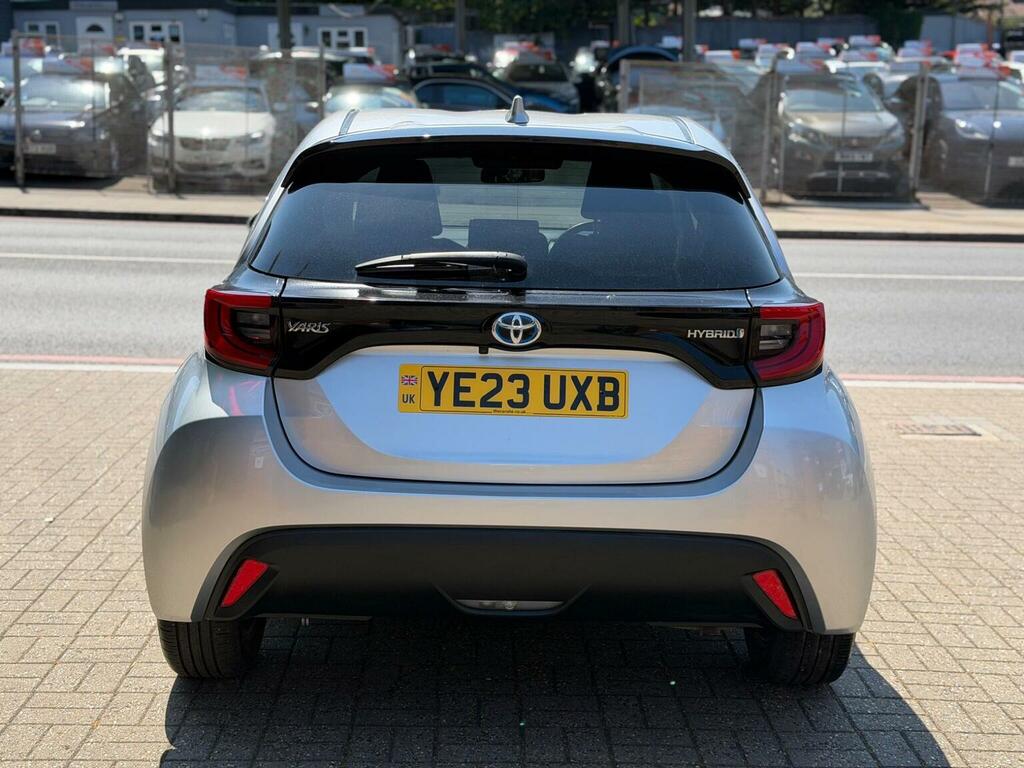 Toyota Yaris Hatchback 1.5 Vvt-h Design E-cvt Euro 6 Ss YE23UXB Silver #4