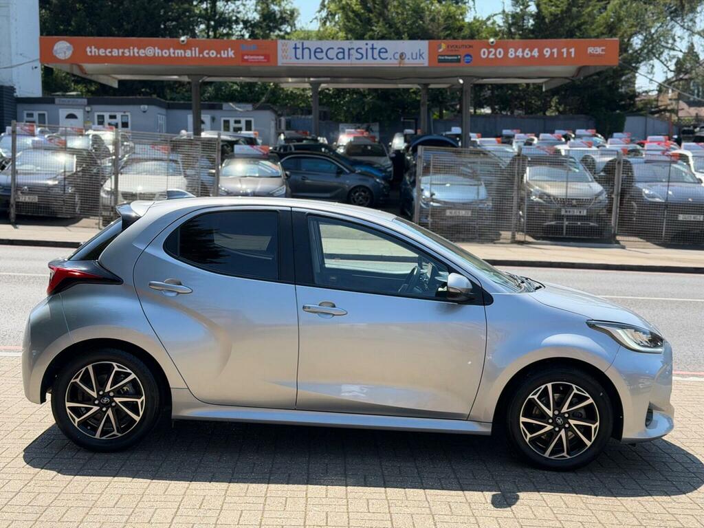 Toyota Yaris Hatchback 1.5 Vvt-h Design E-cvt Euro 6 Ss YE23UXB Silver #5