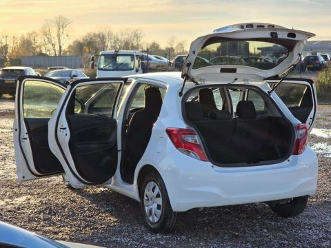 Toyota Yaris 1.33 Dual Vvt-i LW65CPK White #4