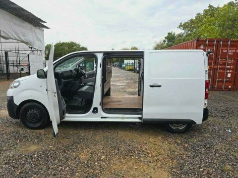 Vauxhall Vivaro 1.5 Turbo D DS69PYD White #4