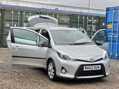 Toyota Yaris 1.5 Vvt-h T MA63UUH Silver #5