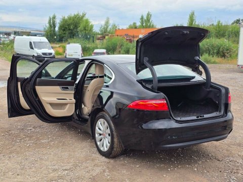Jaguar XF 2.0D Portfolio Saloon RA68NHY Black #4