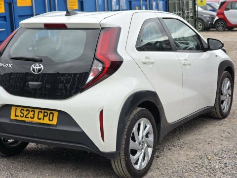 Toyota Aygo X 1.0 Vvt-i Pure LS23CPO White #4