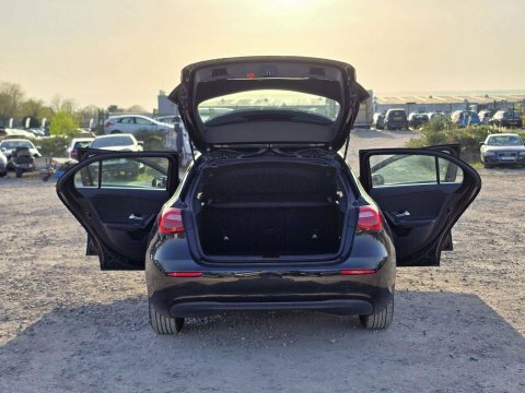 Mercedes-Benz A Class 1.5 A180d Se KU68LYW Black #4