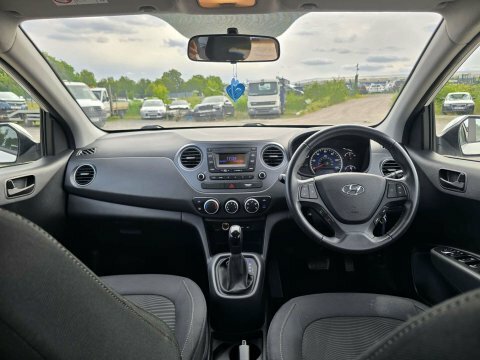 Hyundai I10 1.2 Se Hatchback WJ69GZD White #6