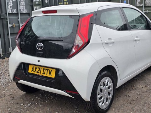 Toyota Aygo 1.0 Vvt-i X-play AX21DTK White #4