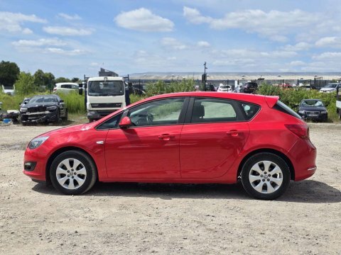Vauxhall Astra 1.6 16V Design Red #5