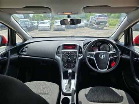 Vauxhall Astra 1.6 16V Design Red #6