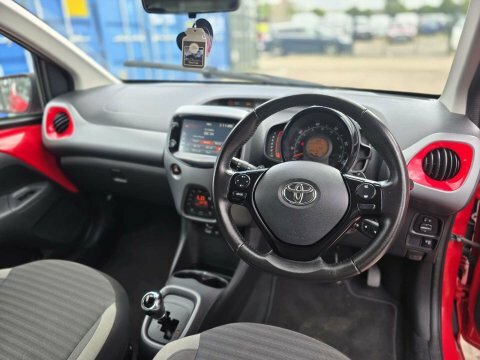 Toyota Aygo 1.0 Vvt-i X-trend LL68OOJ Red #6