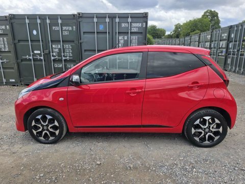 Toyota Aygo 1.0 Vvt-i X-trend LL68OOJ Red #5