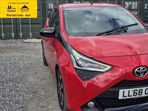 Toyota Aygo 1.0 Vvt-i X-trend LL68OOJ Red #2