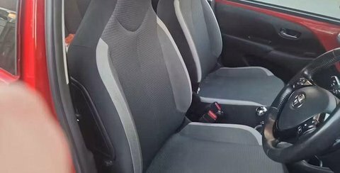 Toyota Aygo 1.0 Vvt-i X-play MW71LBA Red #4