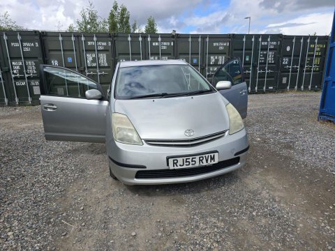 Toyota Prius 1.5 T4 Cvt Silver #4