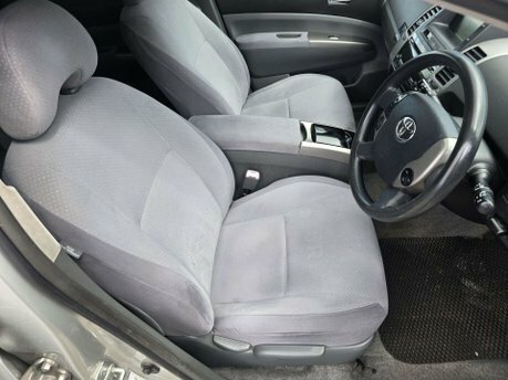 Toyota Prius 1.5 T4 Cvt Silver #23