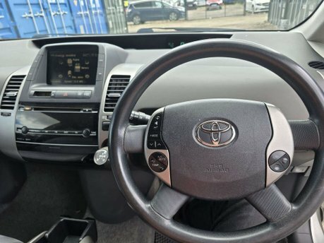 Toyota Prius 1.5 T4 Cvt Silver #31