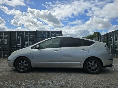Toyota Prius 1.5 T4 Cvt Silver #5