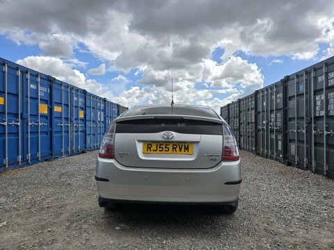 Toyota Prius 1.5 T4 Cvt Silver #2