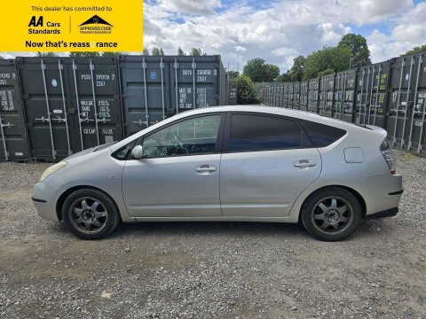 Toyota Prius 1.5 T4 Cvt Silver #1