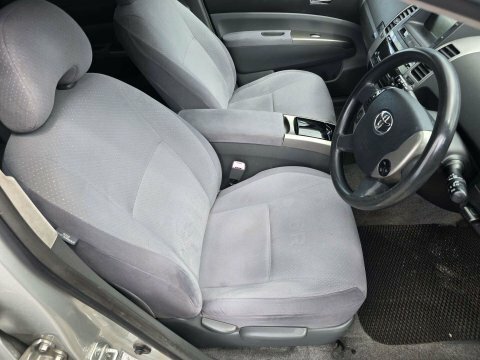 Toyota Prius 1.5 T4 Cvt Silver #6