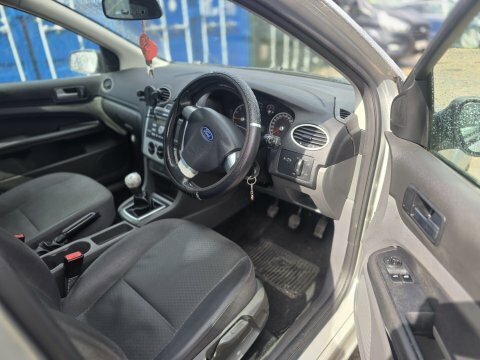 Ford Focus 1.6 LX Green #8