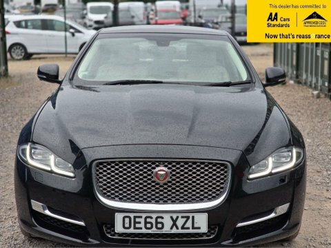 Jaguar XJ 3.0D V6 Portfolio Black #2