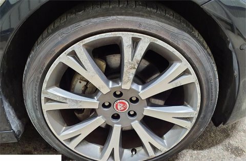 Jaguar XJ 3.0D V6 Portfolio Black #2