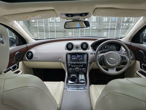 Jaguar XJ 3.0D V6 Portfolio Black #6