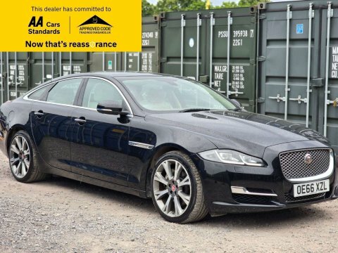 Jaguar XJ 3.0D V6 Portfolio Black #3