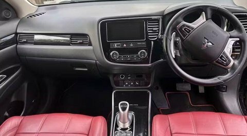 Mitsubishi Outlander 2.0H 12Kwh 5H Black #5