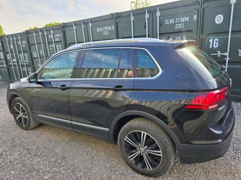 Volkswagen Tiguan 2.0 Tdi Bluemotion LG66PMY Black #5