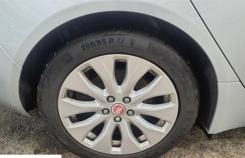 Jaguar XE 2.0D Portfolio Saloon Silver #3