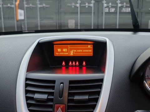 Peugeot 207 1.4 Hdi Active Silver #21