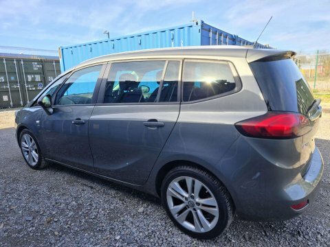 Vauxhall Zafira 1.4T Design White #11