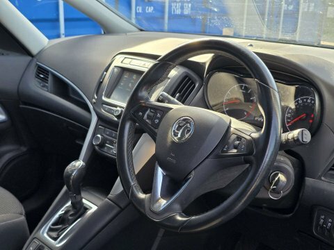 Vauxhall Zafira 1.4T Design White #17
