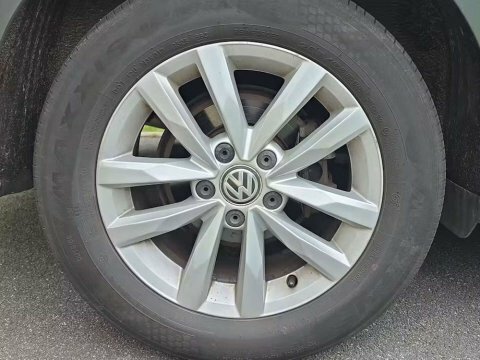 Volkswagen Touran Hatchback #10