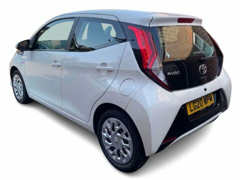 Toyota Aygo 1.0 Vvt-i X-play White #4