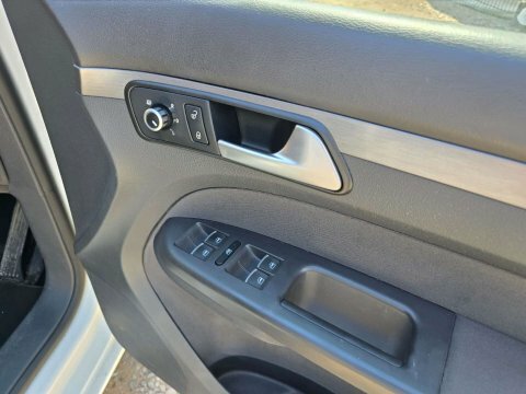 Volkswagen Touran Mpv Silver #36
