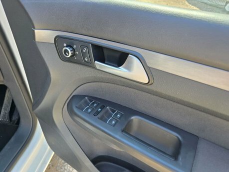 Volkswagen Touran Mpv Silver #82