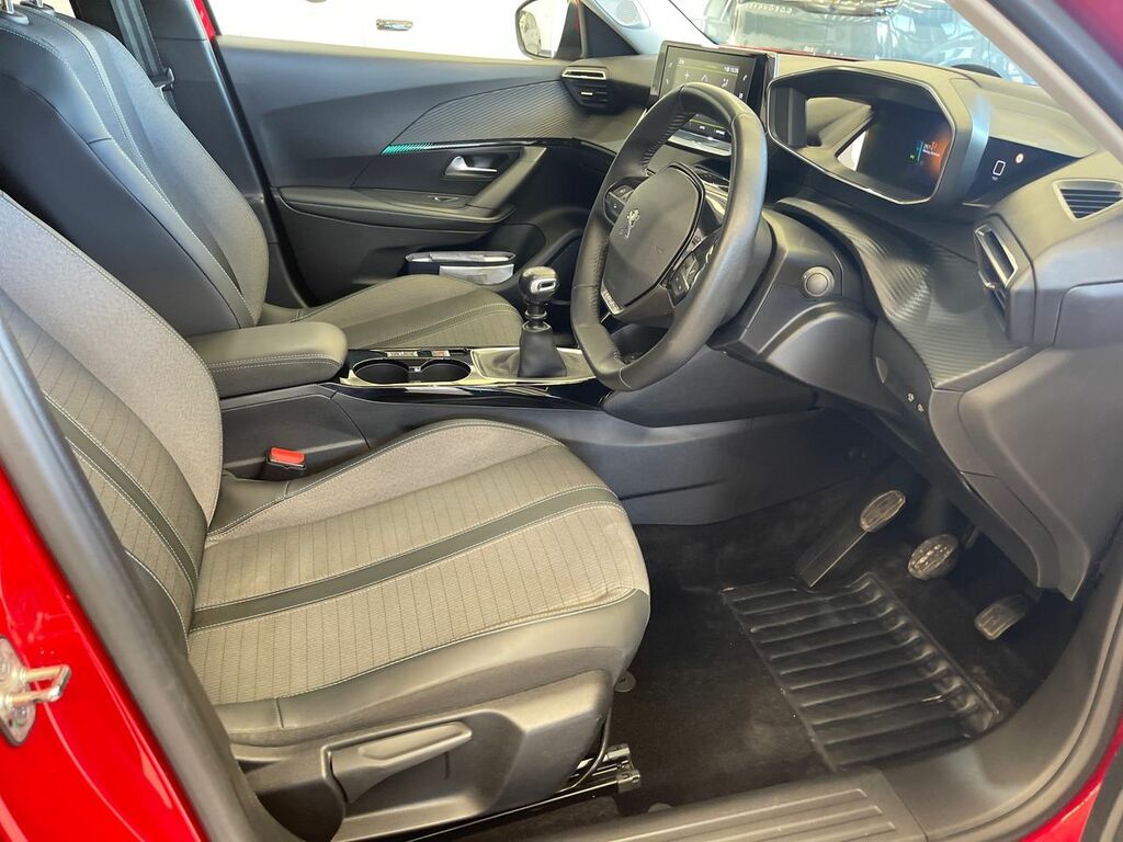 Peugeot 2008 1.2 Puretech 130 Allure Premium Red #3